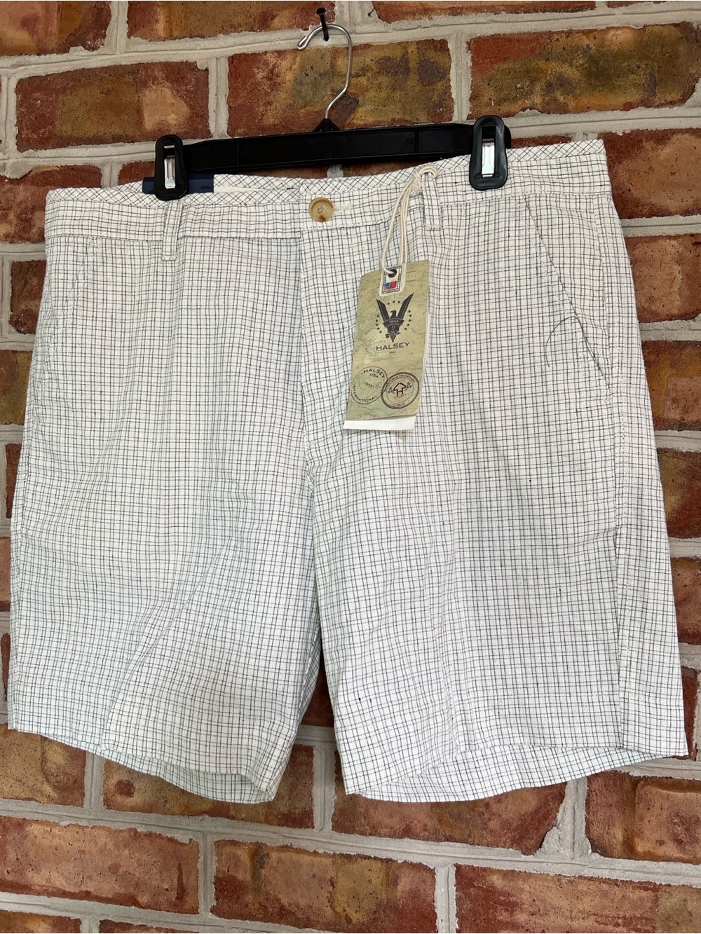NWT Halsey Men’s White Grid Flat-Front Garment Dyed Shorts. Size 36